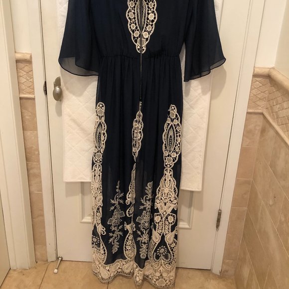 Alice & Olivia Aquinnah Lace Detail Maxi Dress size 2 - Picture 4 of 9